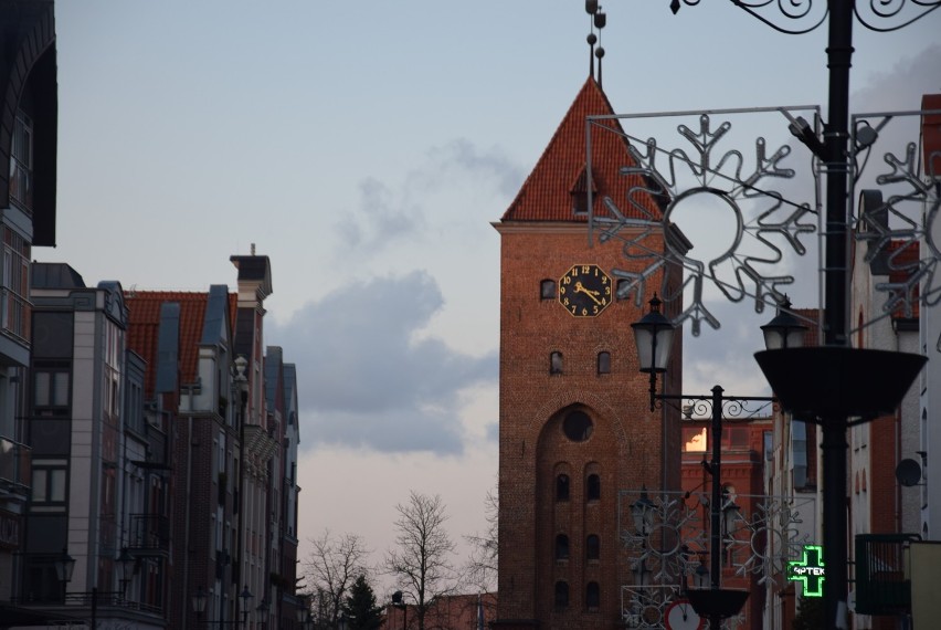 Świąteczne dekoracje w Elblągu. Choinki i świetlne iluminacje na ulicach miasta