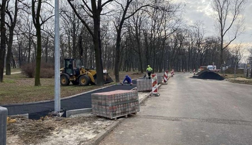 Trwa remont ulicy Daszyńskiego. Będzie też chodnik i...