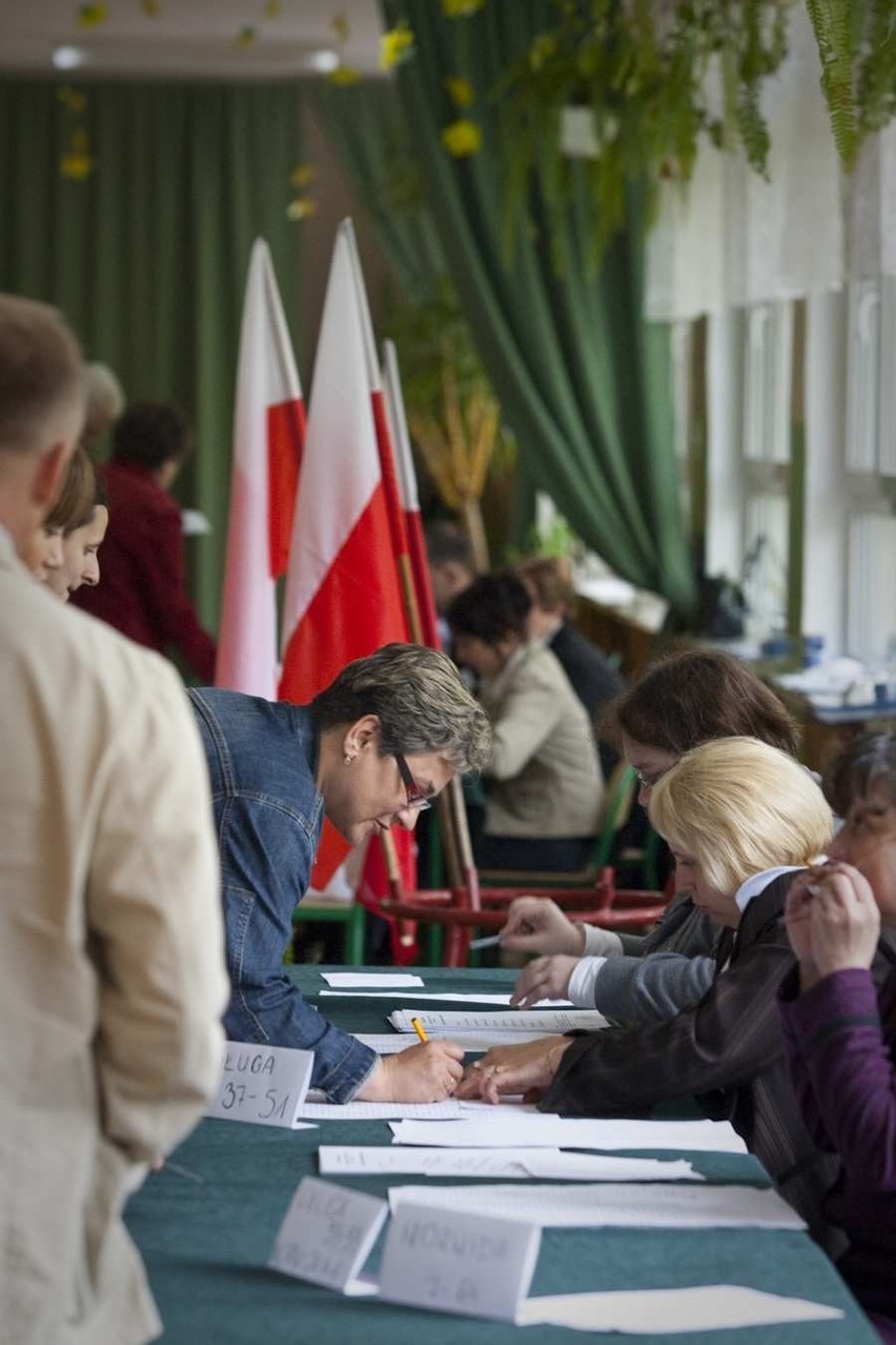 Zdjęcia z lokalu wyborczego w Szkole Podstawowej nr 37 w...