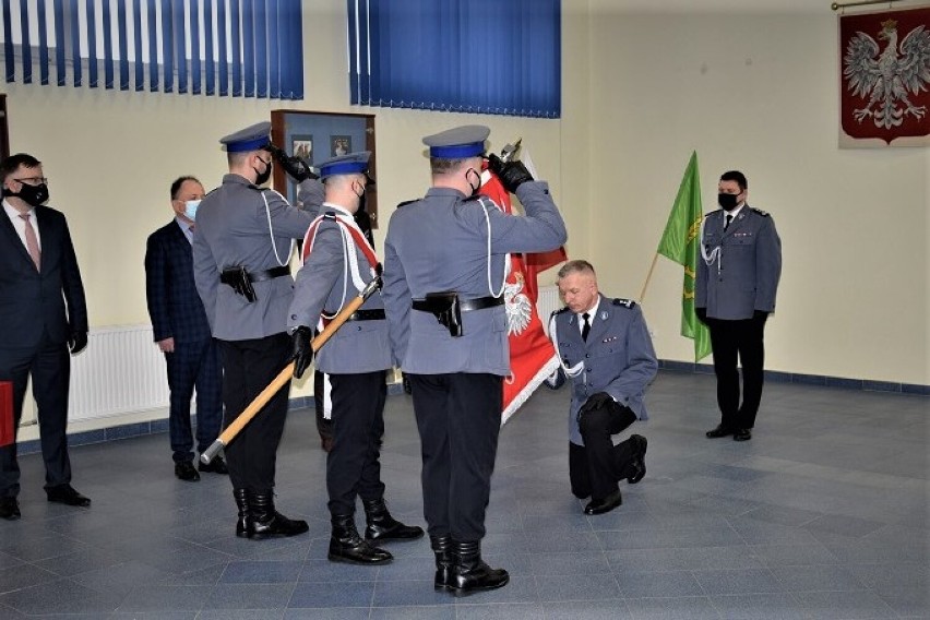 Komendant Powiatowy Policji w Kutnie po 30 latach żegna się z policyjnym mundurem