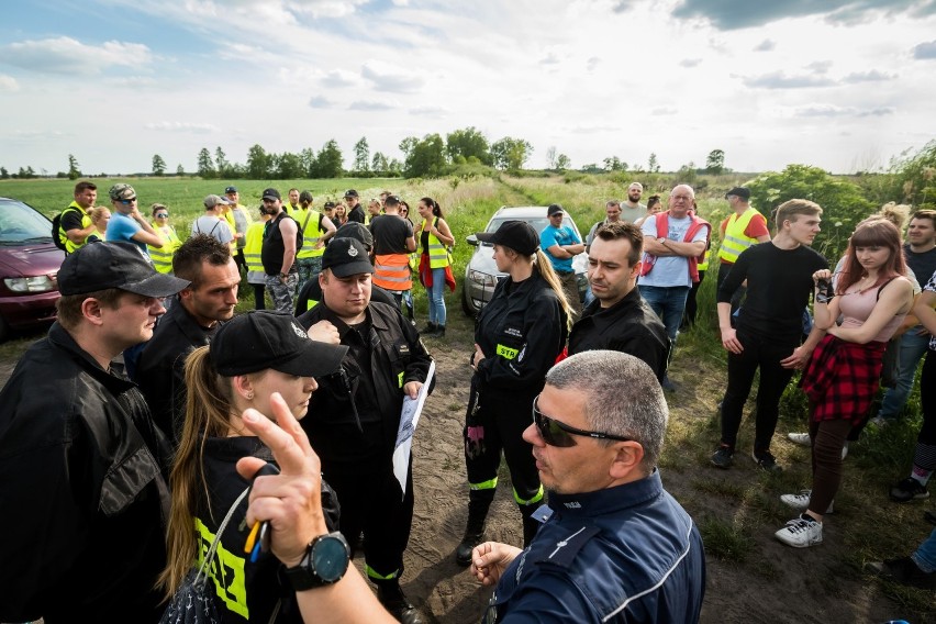 Był to szczytowy czas akcji poszukiwawczej. Codziennie w...