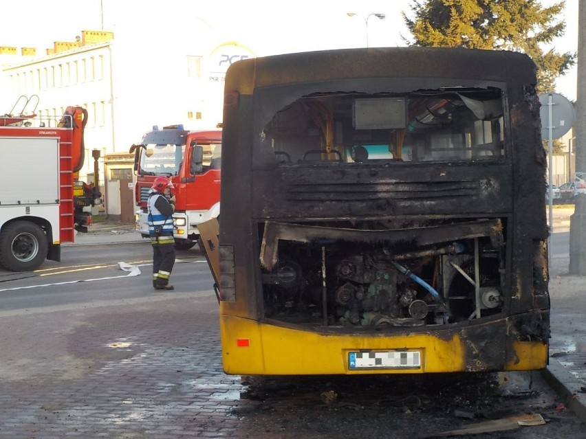 Autobus miejski płonął w Skarżysku (zdjęcia)