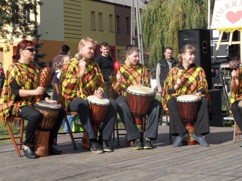 Sprawni i niepełnosprawni z powiatu lublinieckiego bawili się na festynie w Kochanowicach