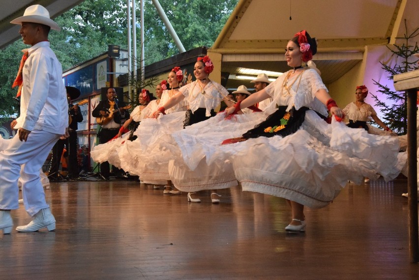 Tydzień Kultury Beskidzkiej 2018. Piękne kobiety, przystojni faceci, świetna muzyka i taniec na koniec święta folkloru [ZDJĘCIA]