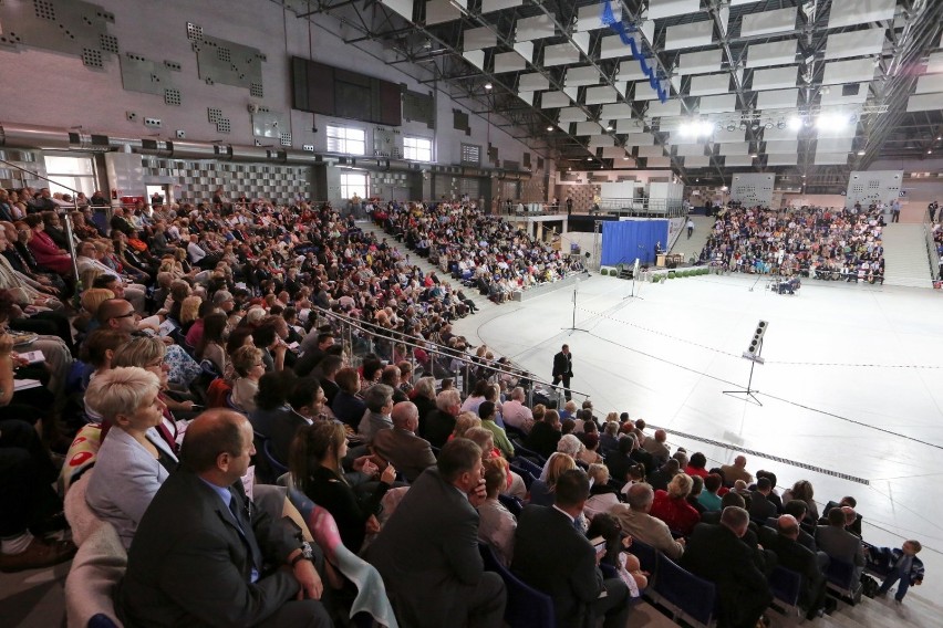 Trwa Kongres Świadków Jehowy w Hali Azoty Arena [wideo]