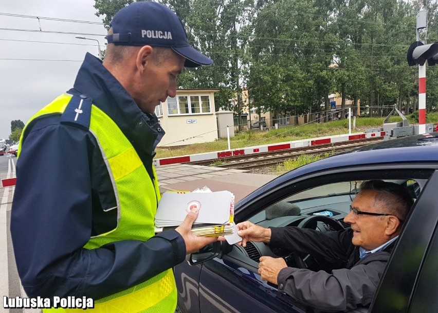 - Nowosolscy policjanci wspólnie z funkcjonariuszami Straży...