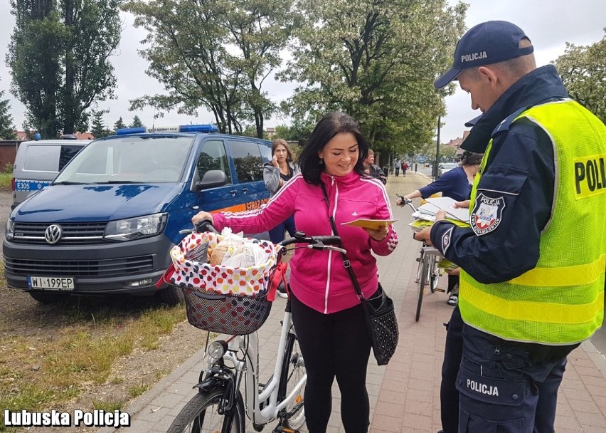 - Nowosolscy policjanci wspólnie z funkcjonariuszami Straży...