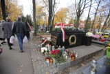 Katowice: Mieszkańcy zapalili znicze na grobach na cmentarzy przy ul. Francuskiej [Wszystkich Świętych 2018]