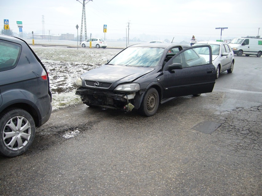 Wypadek w Żorach: Stłuczka trzech aut. Ranne dwie kobiety, w...