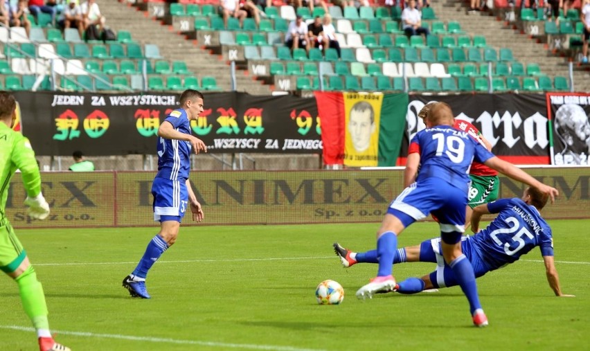 Zagłębie wygrało z Miedzią w Sosnowcu 1:0, a w Legnicy 2:0.
