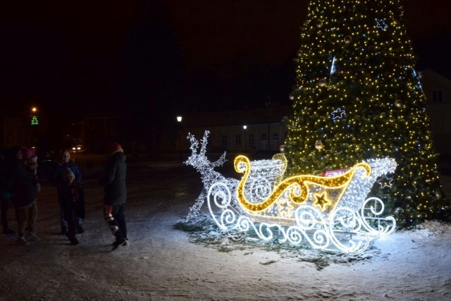 Zobacz świąteczne iluminacje w Końskich na kolejnych slajdach