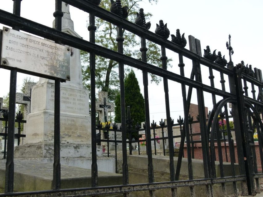 Wkrótce ruszy jubileuszowa kwesta na rzecz ratowania zabytkowych nagrobków na Cmentarzu Parafialnym