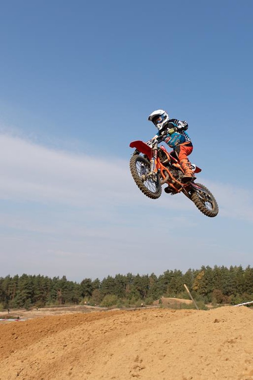 Mistrzostwa Strefy Północnej w motocrossie. Niedzielne zawody na torze Kwidzyn-Bądki. Zobaczcie, jak było! [ZDJĘCIA]