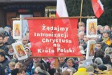 Rycerze Chrystusa Króla przemaszerowali przez Warszawę. Na czele pielgrzymki kontrowersyjny ksiądz Natanek