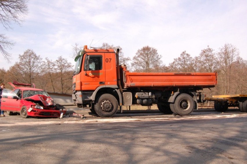 Wypadek w Żukowie - uczestniczą w nim dwa tiry i samochód osobowy[ZDJĘCIA]