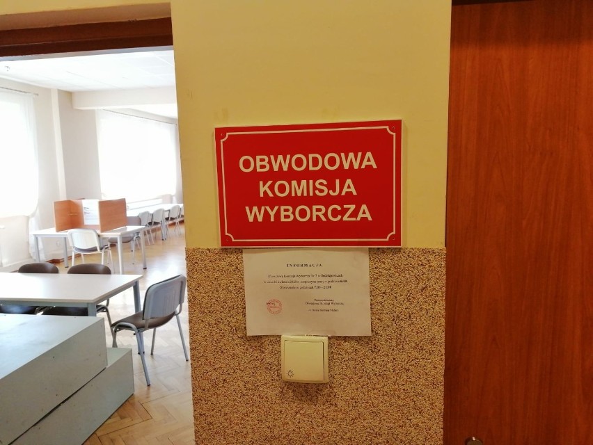 Wybory uzupełniające w gminie Sędziejowice. Głosowanie mimo epidemii [zdjęcia]