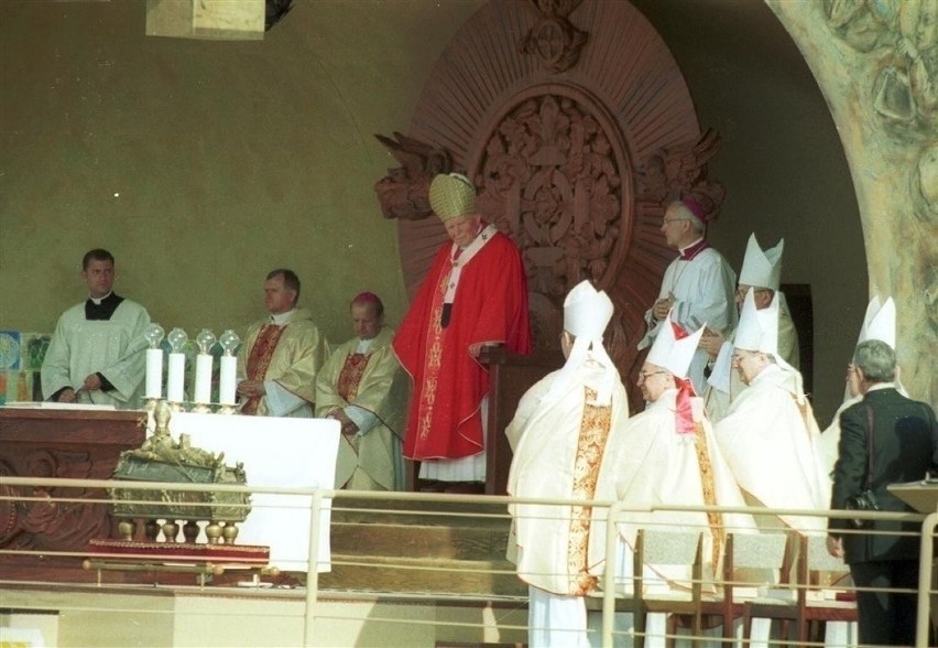 Mszę św. na sopockim hipodromie, którą Papież odprawił w...