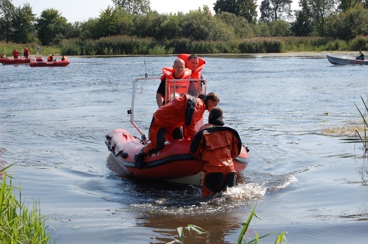 Nowy Dwór Gdański. Strażacy ćwiczyli na rzece Nogat