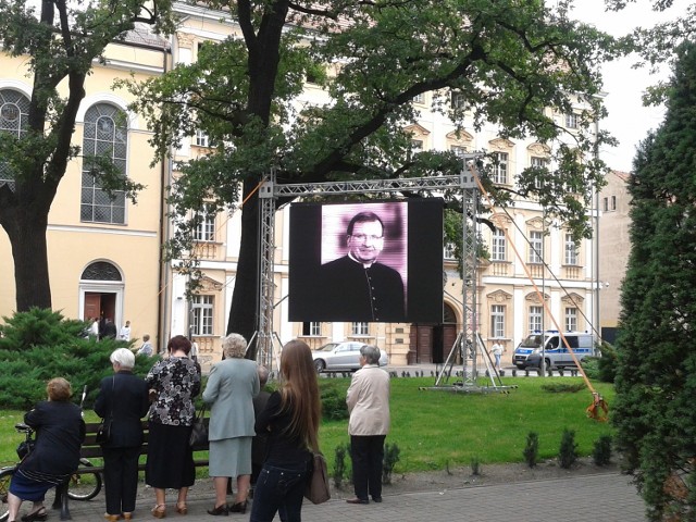 Ksiądz Waldemar Irek zostawił wszystko kościołowi