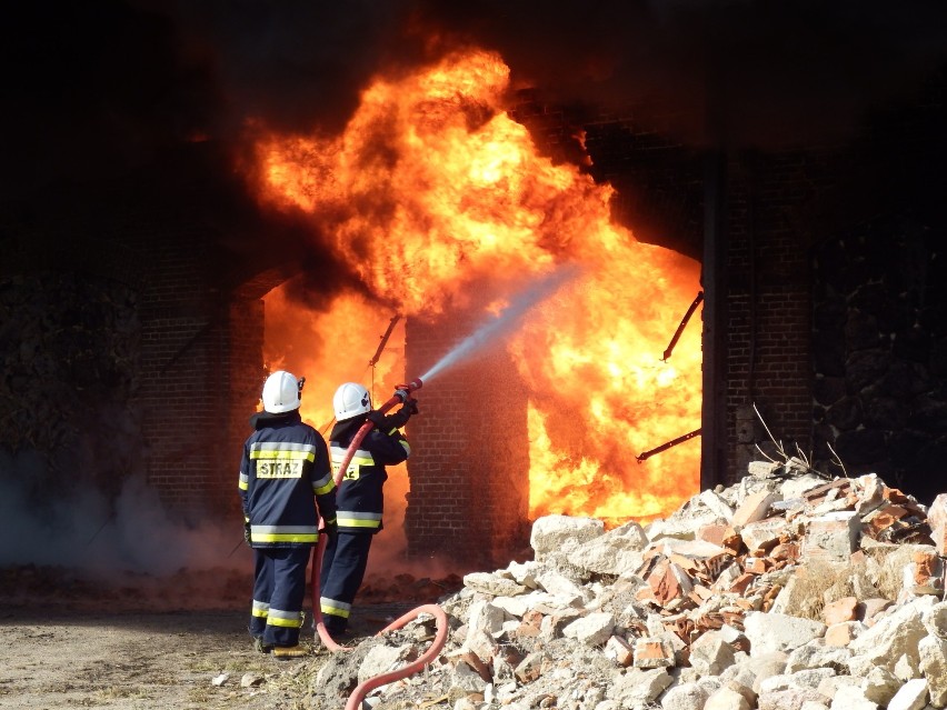 Pożar w Chełkowie: ogień strawił magazyn z pianką...