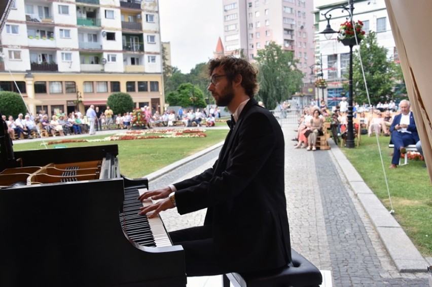 "Posłuchajcie Chopina w Legnicy”, koncert w centrum miasta [ZDJĘCIA]