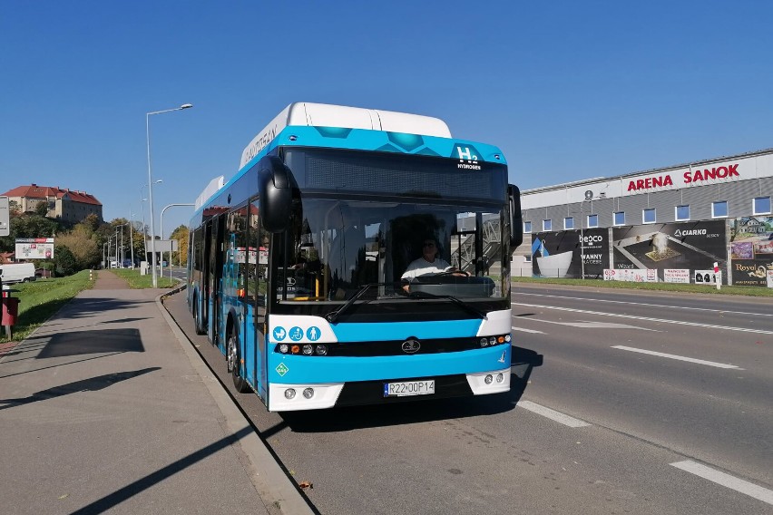 Pierwszy autobus napędzany wodorem opuścił fabrykę w Sanoku [ZDJĘCIA]