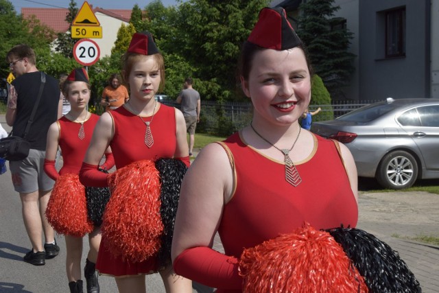 W niedzielę, 27 maja, gmina Maków po raz 20. bawiła się na Makowskiej Majówce. Impreza rozpoczęła się barwną paradą od Gimnazjum św. Wojciecha do amfiteatru. Później na mieszkańców gminy czekały już tylko atrakcje.