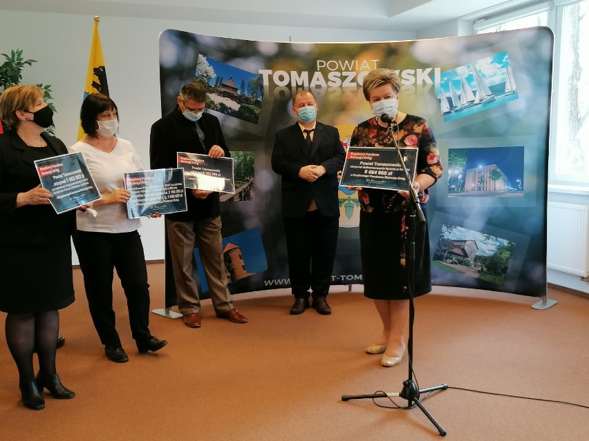 Pieniądze na drogi dla tomaszowskich samorządów z Rządowego Funduszu Rozwoju Dróg [ZDJĘCIA]