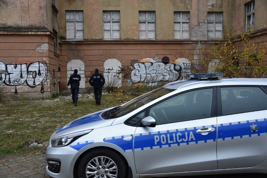 Policja patroluje siedliska bezdomnych, szczególnie...