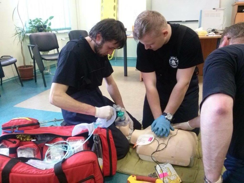 Troje strażaków ochotników z OSP w Jemiołowie szkole z...