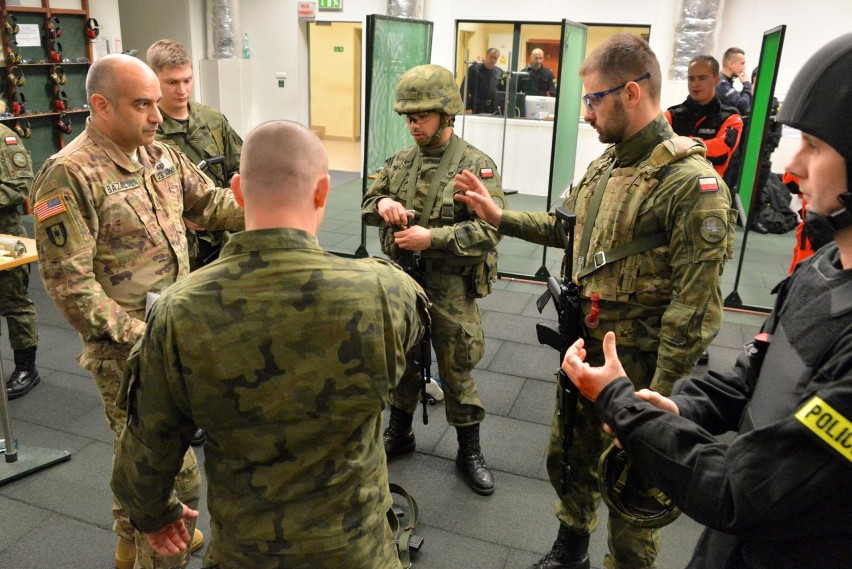 Ratownicy pola walki trenowali w Kielcach. Wspólne ćwiczenia żołnierzy i policjantów pod okiem US Army