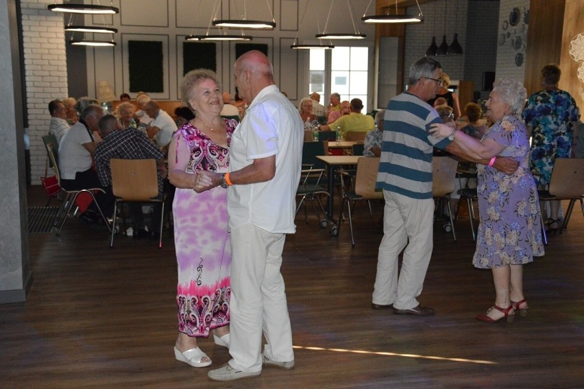 Wspaniała zabawa na potańcówce seniorów w Stalowej Woli. Zobacz zdjęcia 