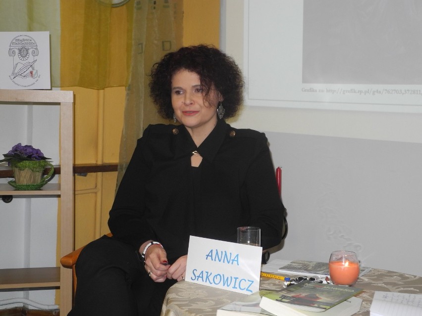 Anna Sakowicz wydała kolejną książkę. Opowiadała o niej w książnicy  