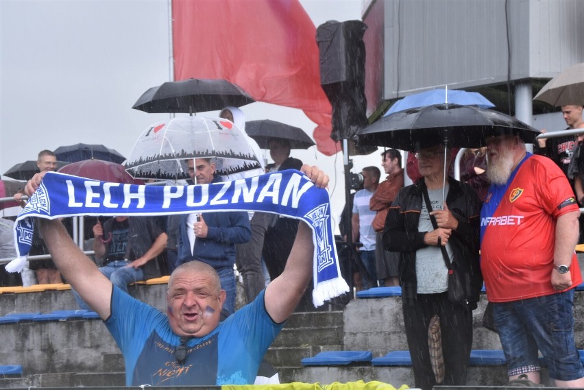 Piłkarskie święto w Chodzieży: w „Meczu wspomnień” Polonia zagrała z Lechem 
