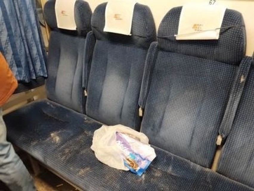 Brudne przedziały w pociągu z Zakopanego do Gdyni. PKP Intercity: "Podróżnych przepraszamy za niedogodności"