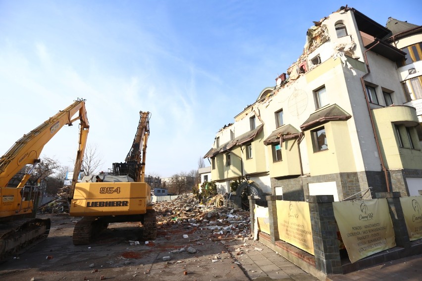 Rozbiórka Czarnego Kota. Ekipa niechcący uszkodziła część, która nie była przeznaczona do wyburzenia [ZDJĘCIA]