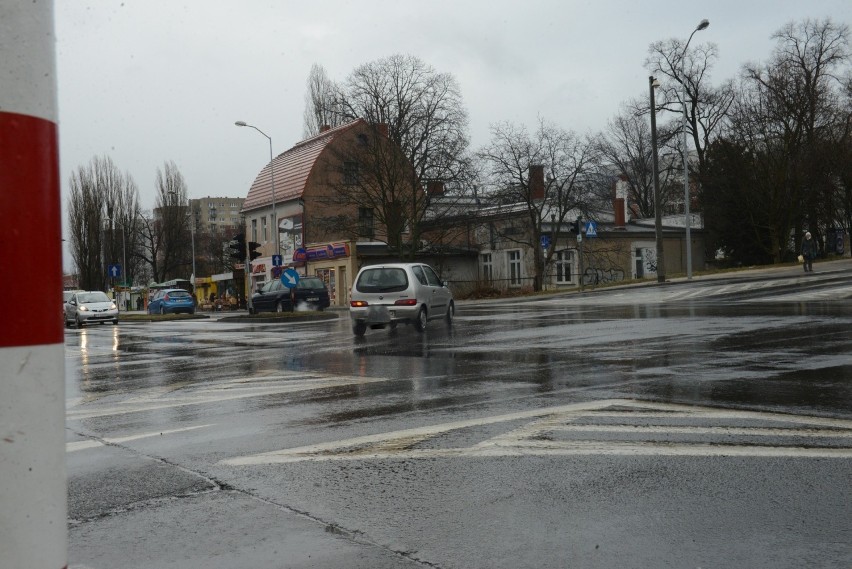 Skrzyżowanie u zbiegu ulic Zacisze, Wyszyńskiego i alei...