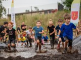 "Babrzysko" w Obrzycku. Zabawa i rywalizacja w błotno-terenowych biegach dla dzieci 