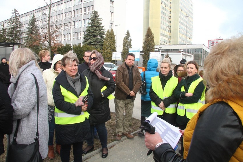 Ewakuacja pracowników w Urzędzie Marszałkowskim w Kielcach. Duże zamieszkanie [ZDJĘCIA]