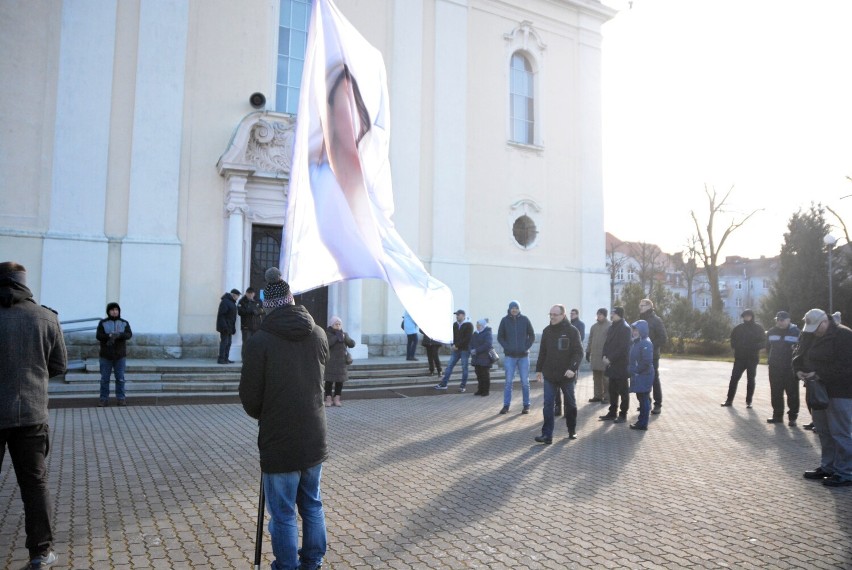 Procesja różańcowa za Ukrainę  [ZOBACZ ZDJĘCIA]