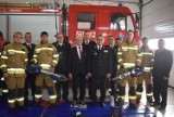 Gmina Chocz. Nowy sprzęt dla strażaków. 5 jednostek odebrało urządzenia hydrauliczne z napędem elektrycznym  