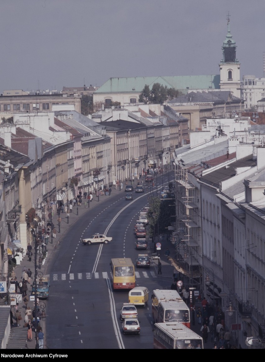 Widok ulicy od strony ronda Charlesa de Gaulle'a w kierunku...