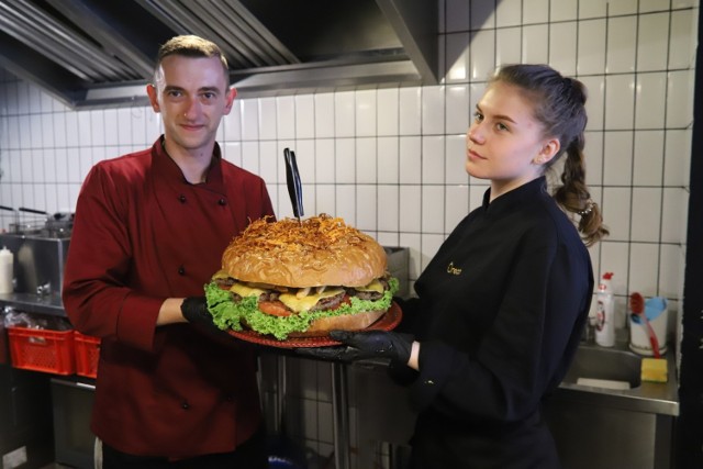 Zobacz na kolejnych slajdach w galerii, jakie restauracje biorą udział w festiwalu, jakie burgery przygotowały i ile one kosztują.