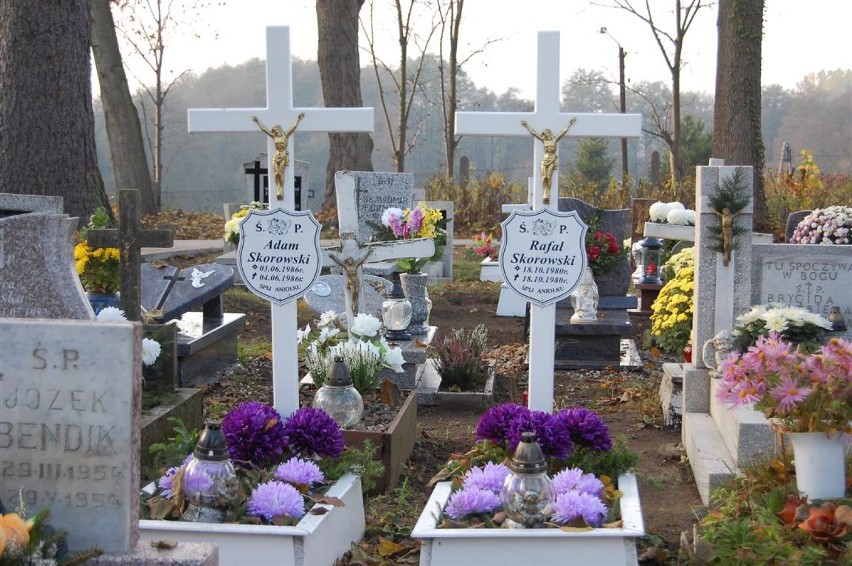 Na cmentarzu w Żukowie