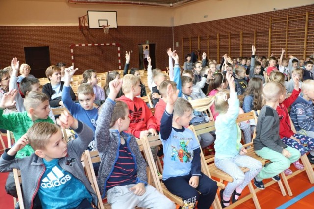 Spotkanie autorskie z Justyną Bednarek w Szkole Podstawowej w Blizanowie