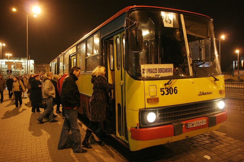 Autobusy nocne będą odjeżdżać z ul. Petrusewicza