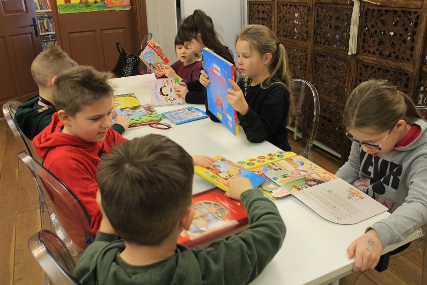 WSCHOWA. Jak zachęcić dzieci do czytania książek? Bibliotekarze ze Wschowy mają świetne pomysły [ZDJĘCIA] 