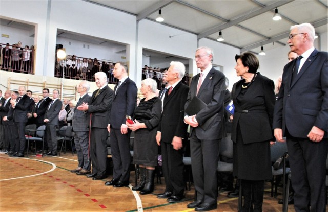 Obchody 80 rocznicy wysiedlleń Zamojszczyzny w Skierbieszowie. Na zdjęciu widać Andrzeja Dudę, prezydenta RP oraz Horsta Köhlera, byłego prezydenta Republiki Federalnej Niemiec Pierwszy z prawej stoi natomiast Stanisław Grześko, starosta zamojski