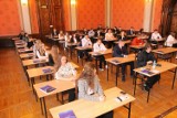 Matura 2023 - matematyka w Zespole Szkół Ogólnokształcących nr 1 w Chełmnie. Zdjęcia