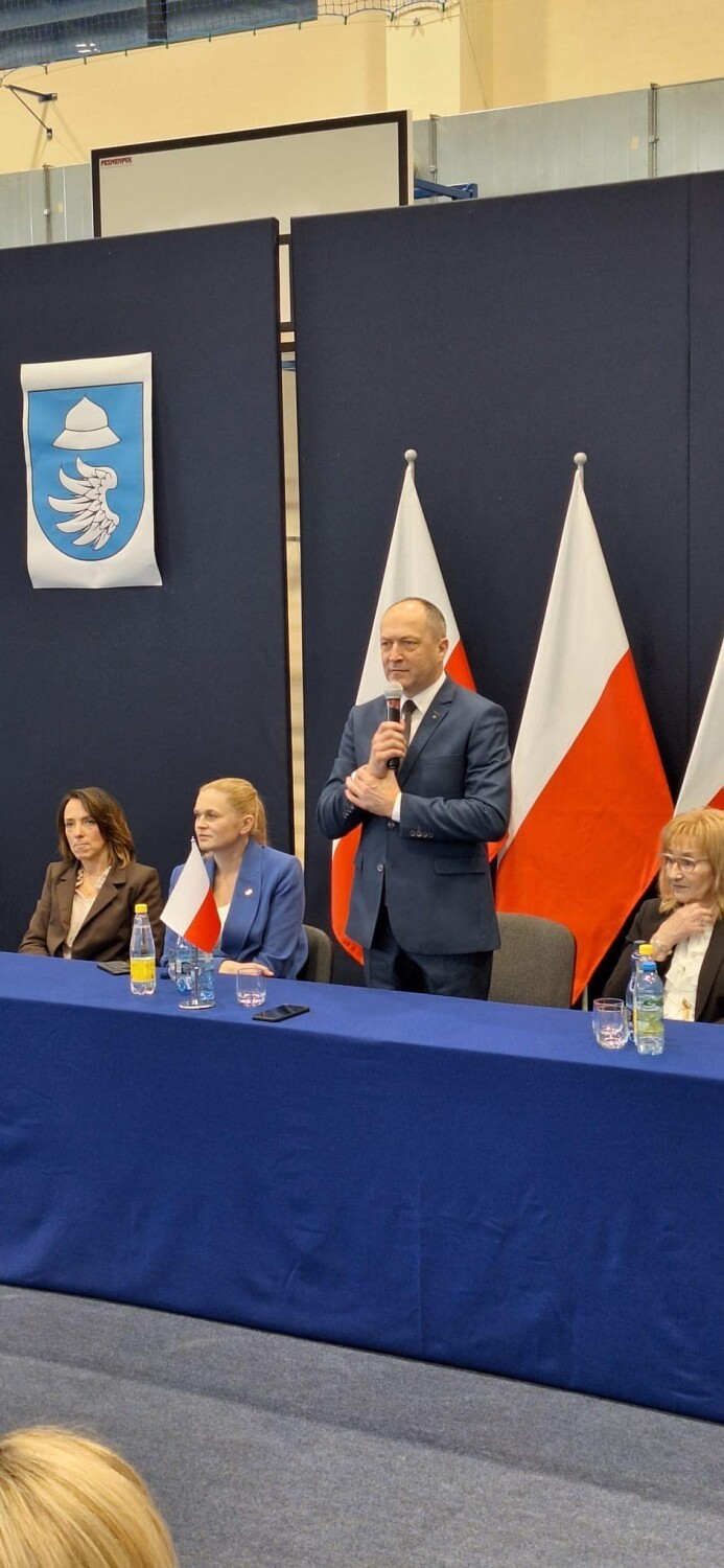 Wizyta minister edukacji Barbary Nowackiej w Krzepicach i...